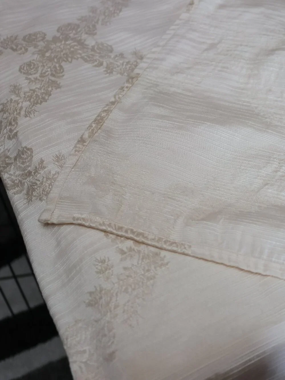 Kohls cream patterned 114x116 tablecloth.